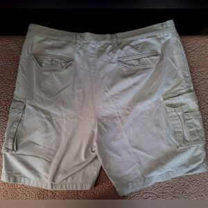 IZOD Mens Casual Cargo Shorts Size 42 Khaki Cream